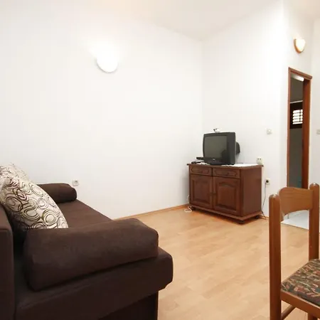 Apartment 8318c *
