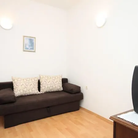 Apartment 8318c