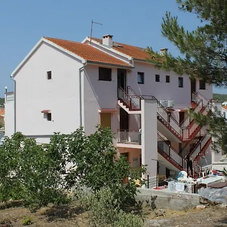 Apartment 8318c